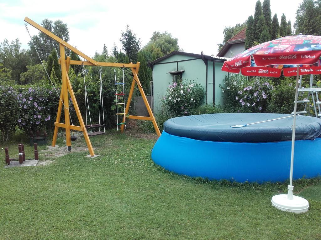 Janos Nyaralo Villa Balatonmariafurdo Bagian luar foto